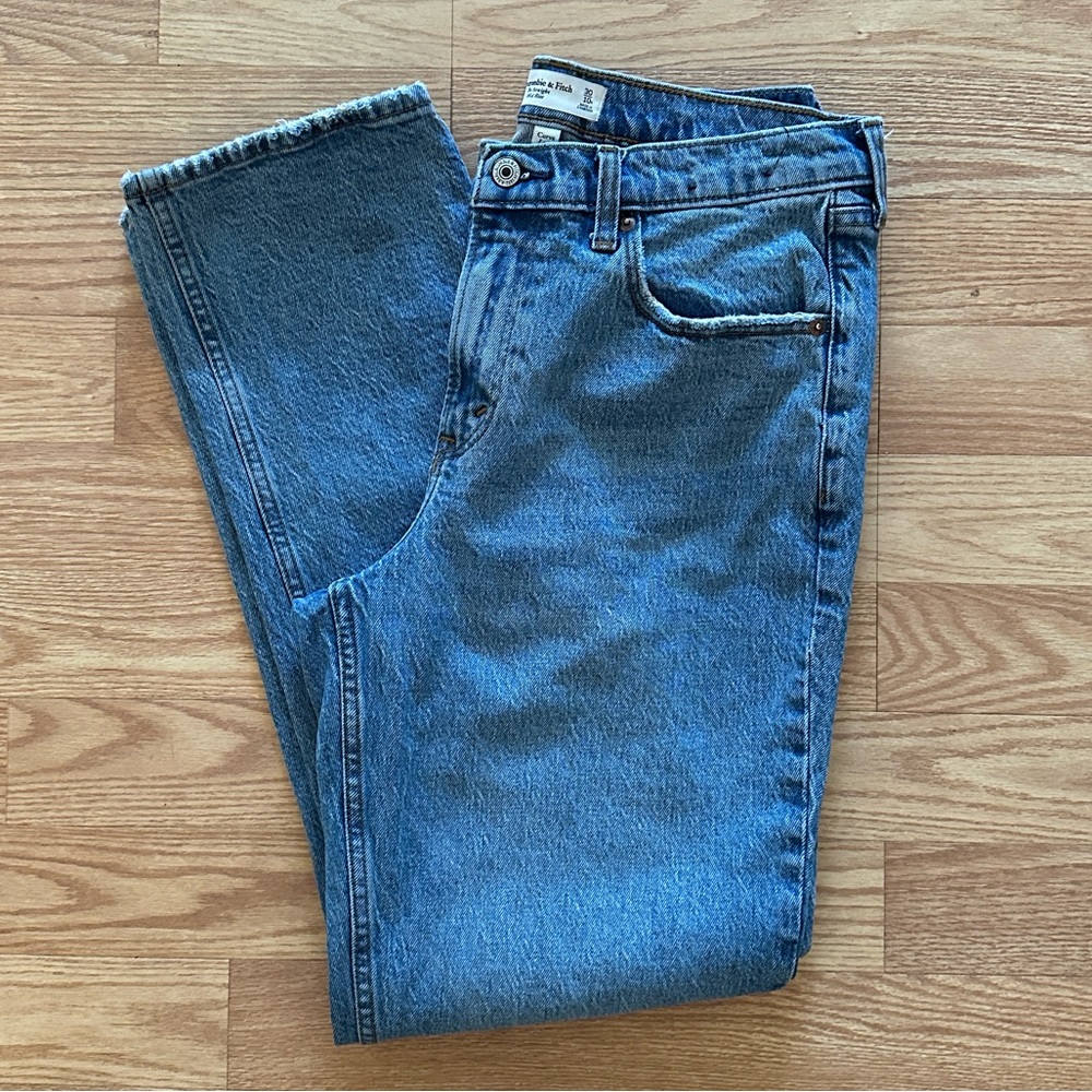 Abercrombie & Fitch Curve Love Mid Rise 90s Straight Jean